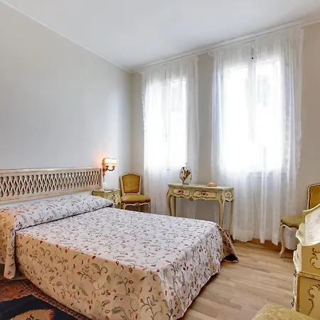 Canale Venice Room photo